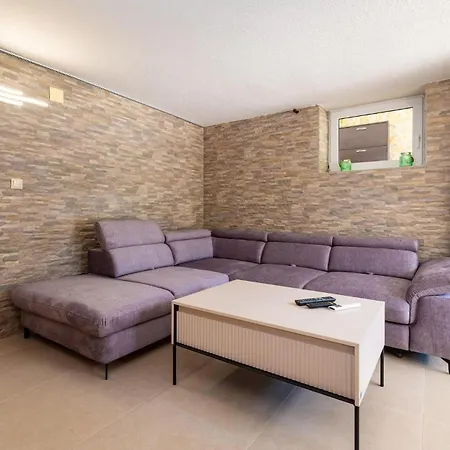 4 Bedroom Gorgeous In