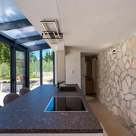 4 Bedroom Gorgeous In Holiday home