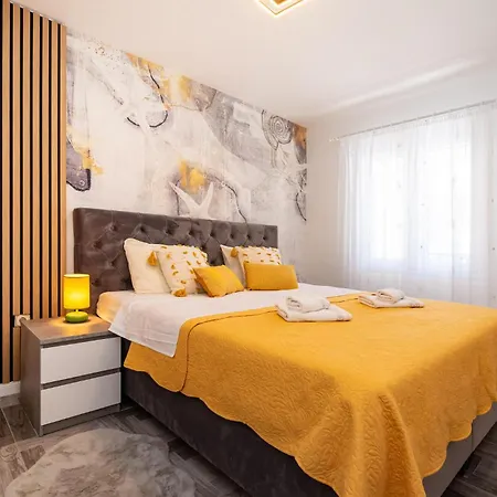 4 Bedroom Gorgeous In Holiday home *