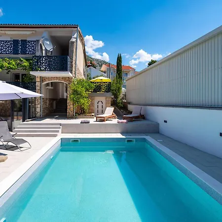 4 Bedroom Gorgeous In