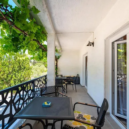 4 Bedroom Gorgeous In Holiday home Starigrad Paklenica