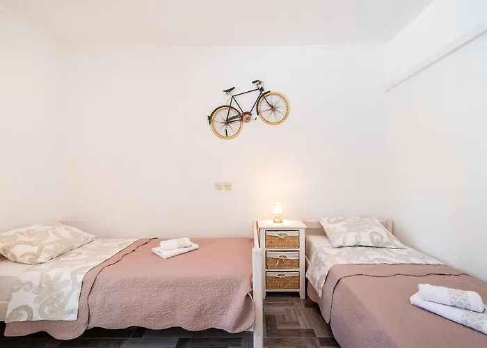 Cozy In Дом отдыха Стариград-Пакленица